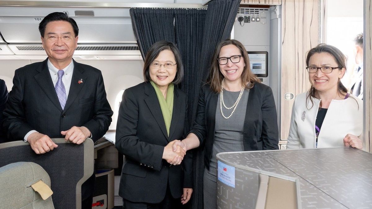 Tsai Ing-wen arrives in US Tsai Ing-wen arrives in US