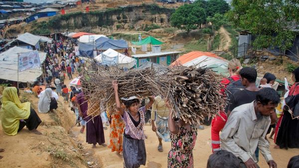 लोगों ने खोए मुश्किल से जुटाए जरूरी सामान लोगों ने खोए मुश्किल से जुटाए जरूरी सामान