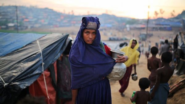 बांग्लादेश बता चुका है रोहिंग्या को बोझ