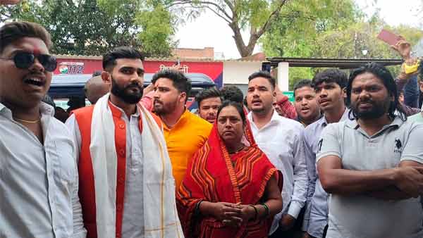 Varanasi Akanksha Dubey Mother