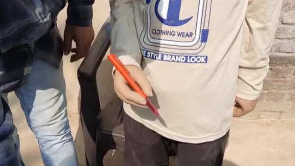 rampur Waseem got new imported censored hands from America with help of district administration rampur Waseem got new imported censored hands from America with help of district administration