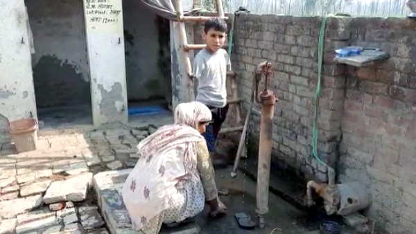 rampur Waseem got new imported censored hands from America with help of district administration rampur Waseem got new imported censored hands from America with help of district administration