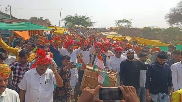 कांग्रेस के नेता भी हुए शामिल