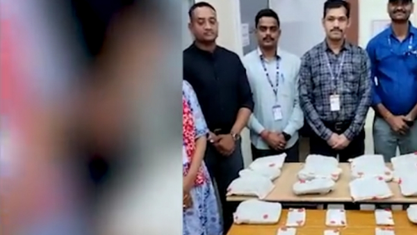 दिल्ली में कॉल सेंटर पर छापा मारा दिल्ली में कॉल सेंटर पर छापा मारा