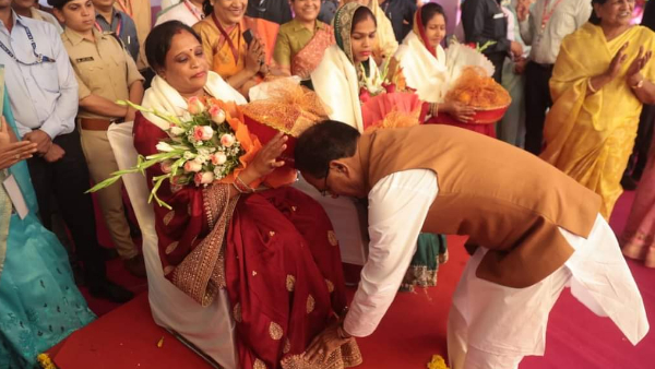 भारत में सदैव से नारियों के प्रति रही आदर की परंपरा: CM
