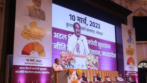 कर्जमाफी के कारण डिफॉल्टर हुए किसानों का ऋण भरने के लिए ₹2,500 करोड़ का प्रावधान: CM कर्जमाफी के कारण डिफॉल्टर हुए किसानों का ऋण भरने के लिए ₹2,500 करोड़ का प्रावधान: CM