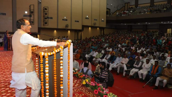 दीदी ने दिग्विजय सिंह की सरकार को उखाड़ फेंका था: CM