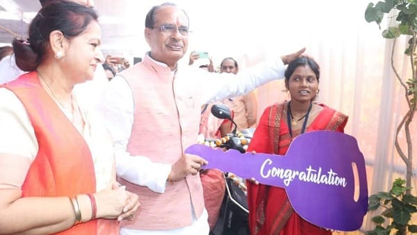 300 करोड़ की राशि का अंतरण किया