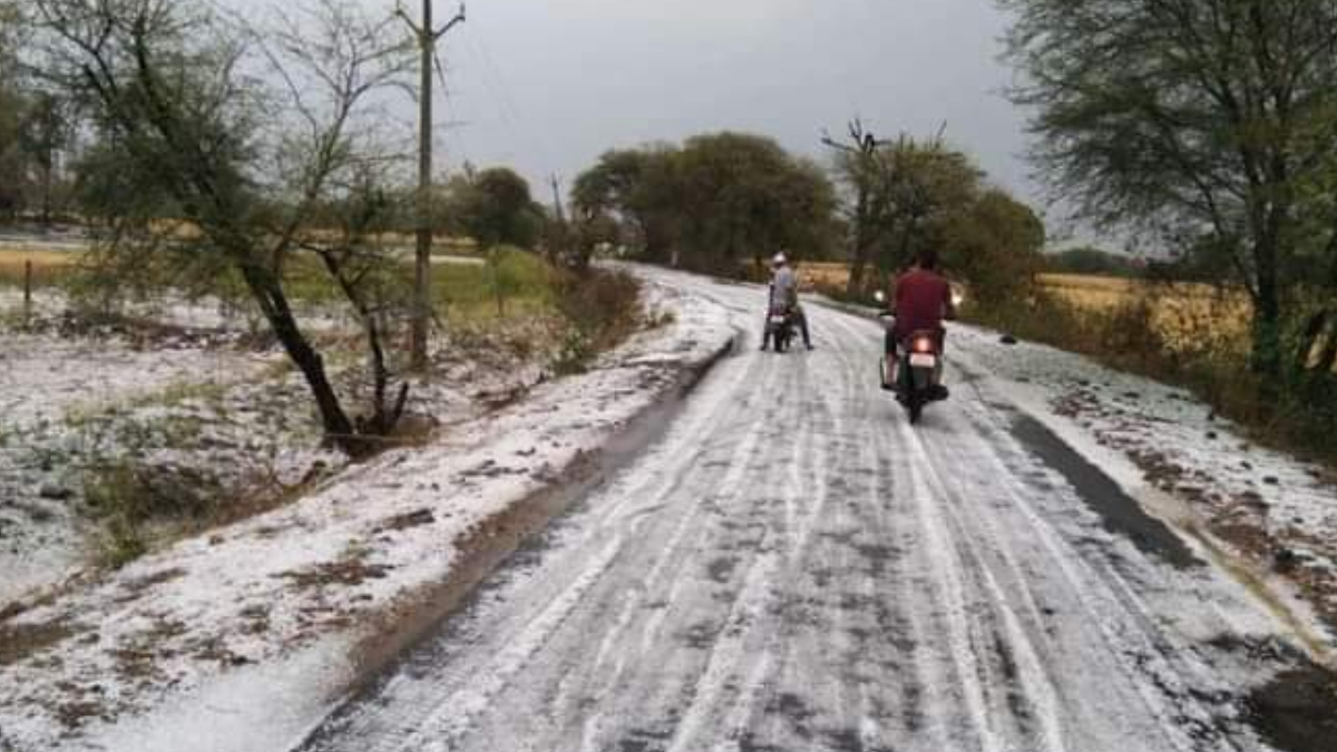 मध्यप्रदेश में फिर आंधी, बारिश और ओलावृष्टि ने मचाई तबाही मध्यप्रदेश में फिर आंधी, बारिश और ओलावृष्टि ने मचाई तबाही
