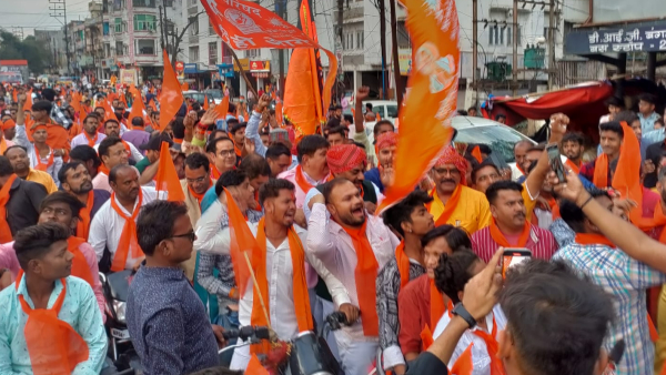 डीआईजी बंगले से निकाली गई विशाल भगवा यात्रा