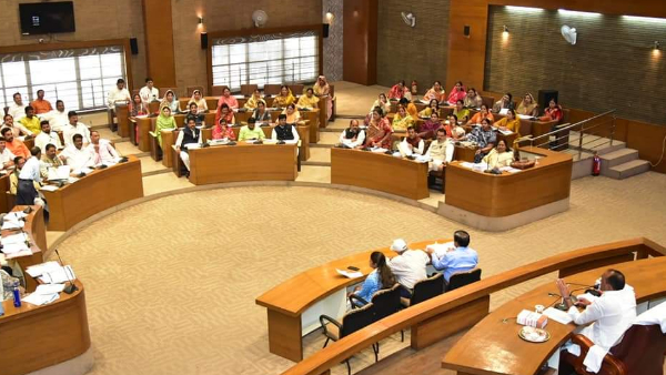 संपत्ति कर जमा नहीं करने पर निगम ने 36 दुकानें की सील