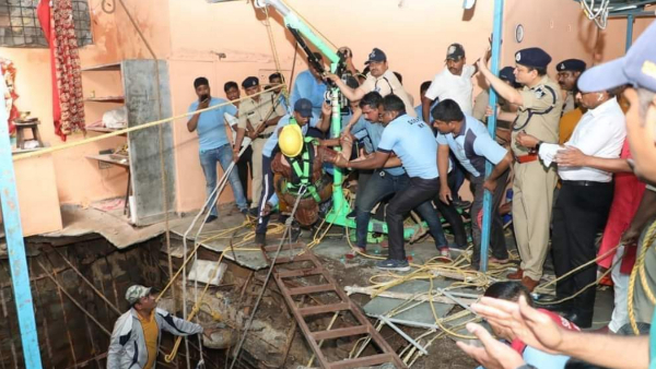 इंदौर में पटेल नगर स्थित बालेश्वर महादेव झूलेलाल मंदिर पर बावड़ी धंसने से 36 लोगों की मौत