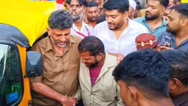 Karnataka Election 2023 Auto drivers are important in elections political parties trying to woo them Karnataka Election 2023 Auto drivers are important in elections political parties trying to woo them