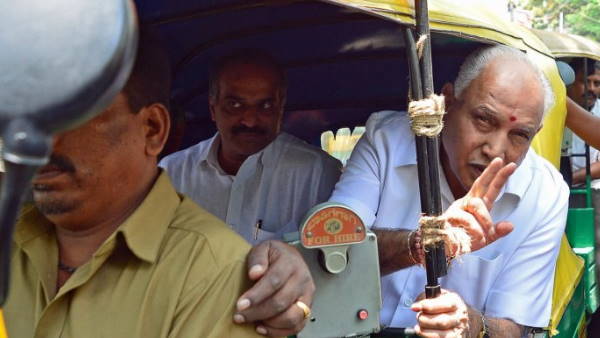 Karnataka Election 2023 Auto drivers are important in elections political parties trying to woo them Karnataka Election 2023 Auto drivers are important in elections political parties trying to woo them