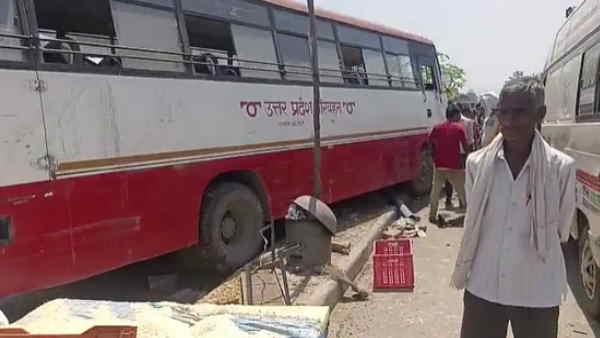 Sitapur Lakhimpur roadways bus crushed half a dozen 3 died on the spot and condition of 2 critical Sitapur Lakhimpur roadways bus crushed half a dozen 3 died on the spot and condition of 2 critical