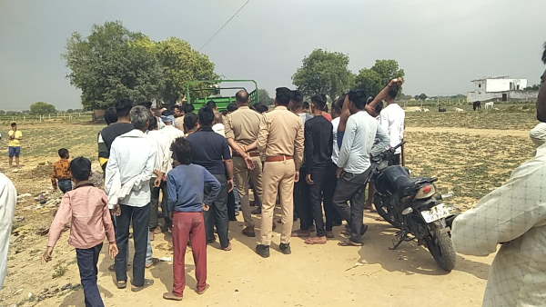 Agra Dead body of grooms uncle found floating in the pond accident happened while filling water