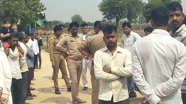 Agra Dead body of grooms uncle found floating in the pond accident happened while filling water