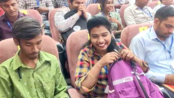 Agra 100% blind Tasavvar Ali and Manisha Kumari get appointment letter