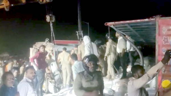 Ayodhya road accident Truck overturns on private bus full of passengers 4 dead and 40 injured Ayodhya road accident Truck overturns on private bus full of passengers 4 dead and 40 injured