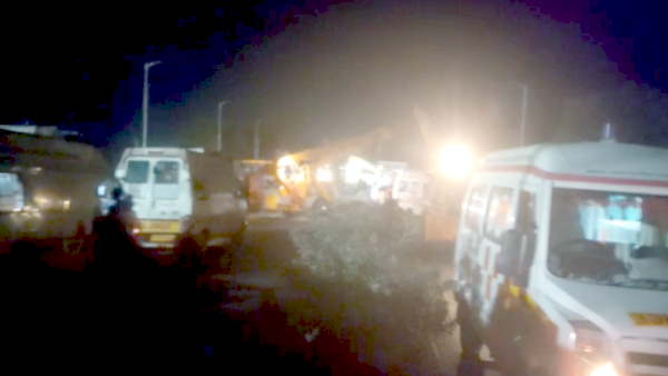 Ayodhya road accident Truck overturns on private bus full of passengers 4 dead and 40 injured Ayodhya road accident Truck overturns on private bus full of passengers 4 dead and 40 injured