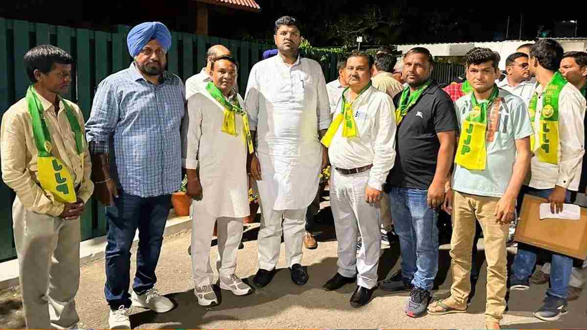 Dushyant Chautala welcomes new JJP members Dushyant Chautala welcomes new JJP members