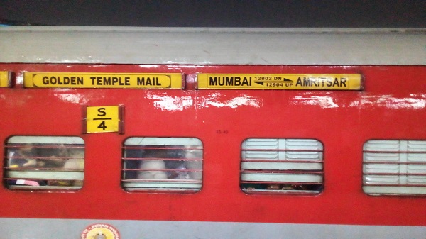 फ्रंटियर मेल (वर्तमान में गोल्डन टेंपल एक्सप्रेस) फ्रंटियर मेल (वर्तमान में गोल्डन टेंपल एक्सप्रेस)