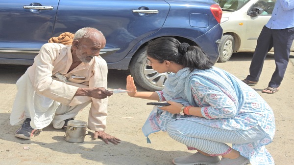 IAS Saumya Pandey Viral Pics CDO Kanpur Dehat IAS Saumya Pandey Viral Pics CDO Kanpur Dehat