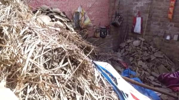 Jalaun roof fell due to storm 2 children including mother died went to fathers home to celebrate Eid