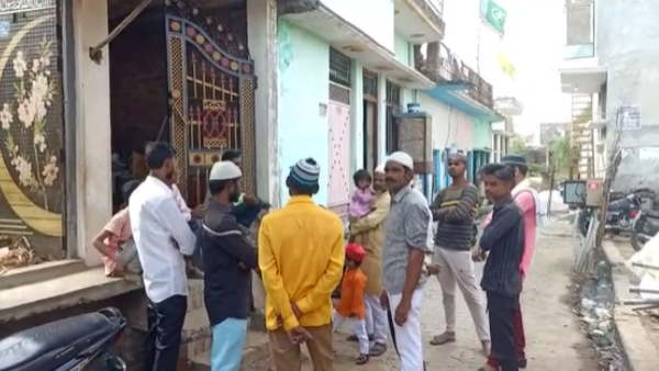 Jalaun roof fell due to storm 2 children including mother died went to fathers home to celebrate Eid