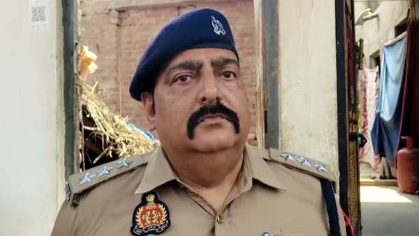 Jalaun roof fell due to storm 2 children including mother died went to fathers home to celebrate Eid