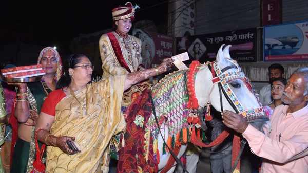  ये किन्‍नर भी आए शादी में