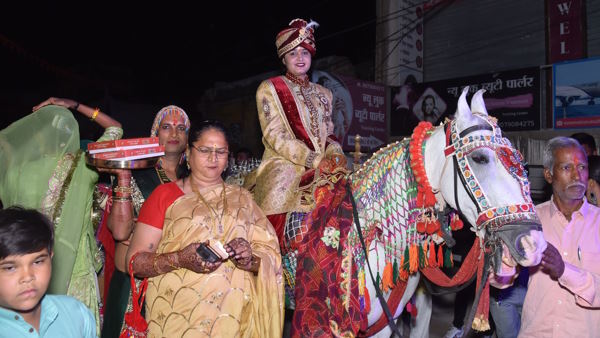  पूरे शहर में निकाली बिंदौरी