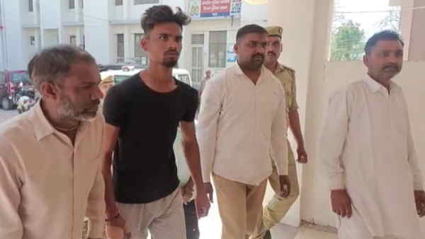 Mathura fraudulent exposed police arrested 6 people who squandered peoples capital in property Mathura fraudulent exposed police arrested 6 people who squandered peoples capital in property