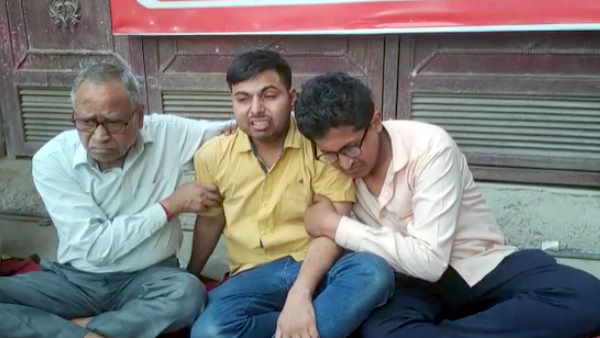 Meerut wife and nephew died on the way while chasing the Police forcibly taking businessman away Meerut wife and nephew died on the way while chasing the Police forcibly taking businessman away