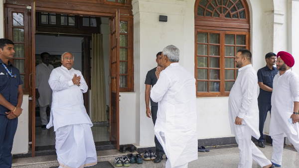 Congress gave responsibility to Nitish Kumar uniting opposition bihar cm will face these challenges