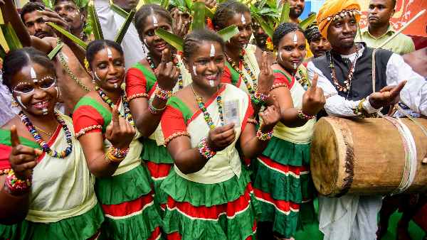 karnataka-elections-are-candidates-luring-voters-by-bribing-them-with-upi-ec-is-keeping-an-eye