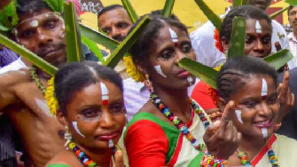 karnataka-elections-are-candidates-luring-voters-by-bribing-them-with-upi-ec-is-keeping-an-eye