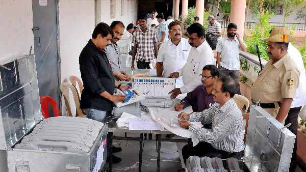 karnataka-elections-are-candidates-luring-voters-by-bribing-them-with-upi-ec-is-keeping-an-eye