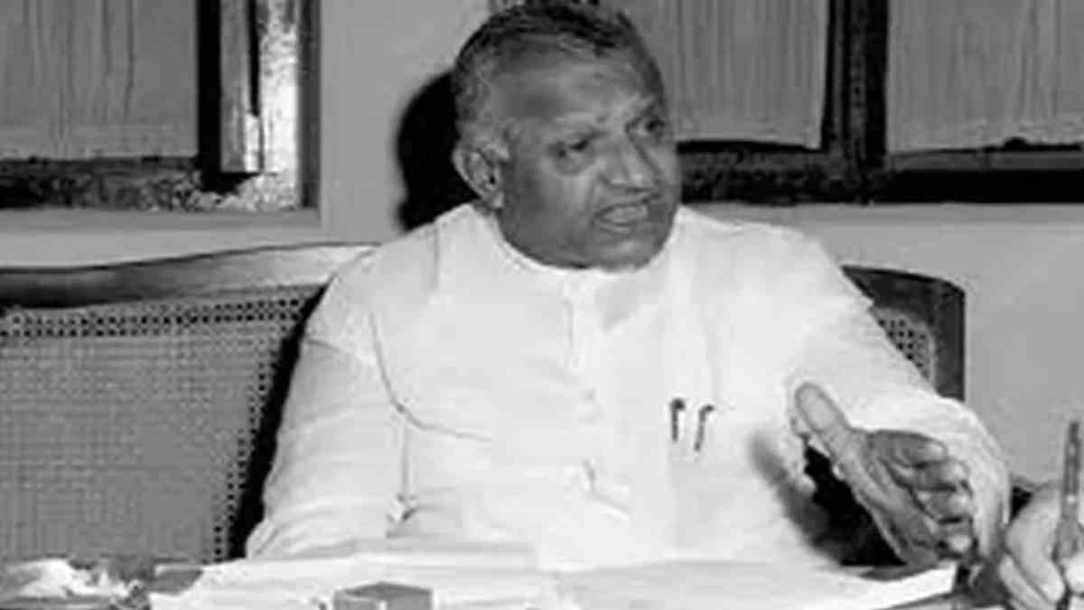 PM को CM की चुनौती