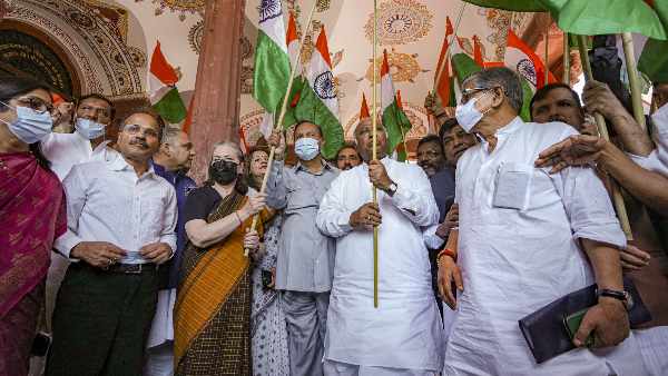 13-opposition-parties-including-congress-will-not-go-to-lok-sabha-speaker-s-evening-tea-report
