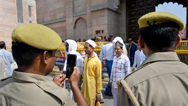 uk-emergency-alert-system-in-which-countries-it-is-implemented-why-is-it-being-opposed