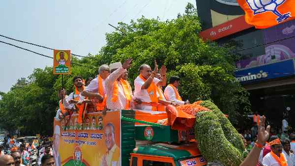 karnataka-elections-why-is-bjp-avoiding-projecting-lingayat-as-cm-face karnataka-elections-why-is-bjp-avoiding-projecting-lingayat-as-cm-face