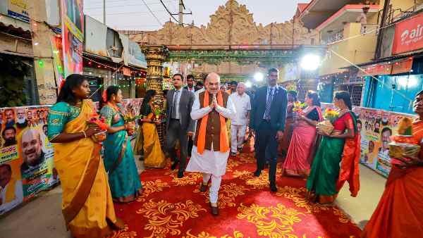 karnataka-elections-why-is-bjp-avoiding-projecting-lingayat-as-cm-face karnataka-elections-why-is-bjp-avoiding-projecting-lingayat-as-cm-face