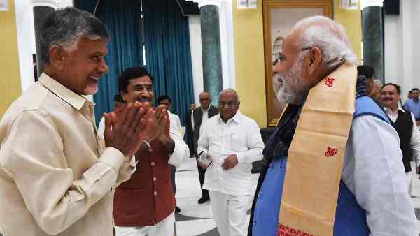 Nitish Kumar is being compared to Chandrababu Naidu, TDP leader, the ambassador of opposition unity in 2019, is now ready for alliance with BJP
