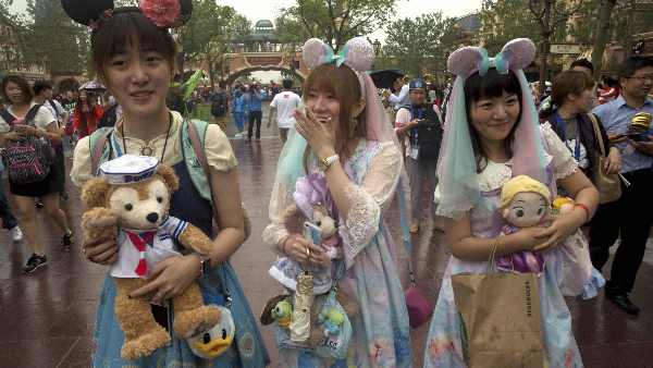 China:Unmarried and single women are now being encouraged to increase the population in China, IVF technology is also getting a boost