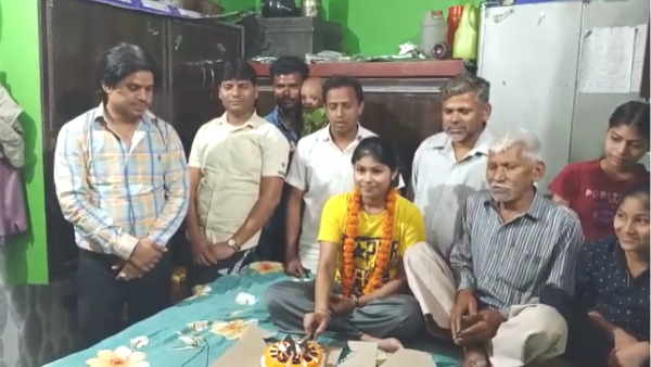 Noida Priya Singh topped the district by getting 92.40% marks in UP Board intermediate exams 