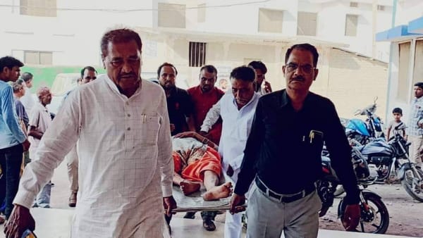 Ramkhelavan Patel took the injured to the hospital Ramkhelavan Patel took the injured to the hospital
