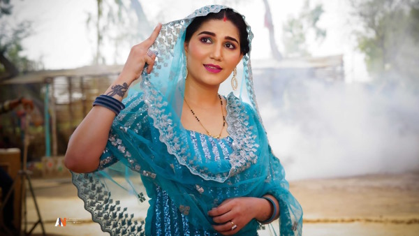 झंडू सर के साथ सपना चौधरी का पहला डांस झंडू सर के साथ सपना चौधरी का पहला डांस