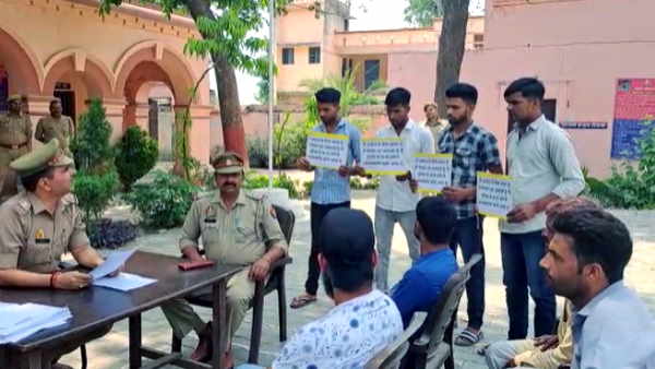 Saharanpur Fear of police and CM YOGI 4 miscreants surrendered with a placard in hand 