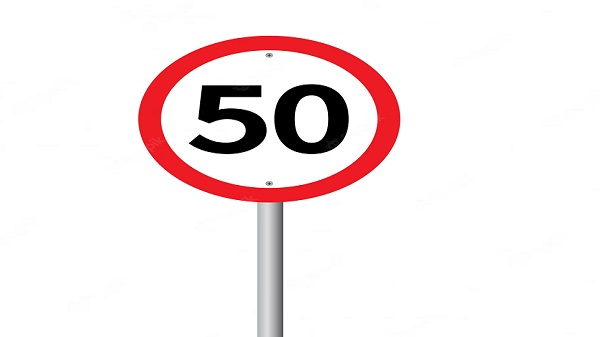 ट्रैफिक साइन बोर्ड पर 50 का मतलब